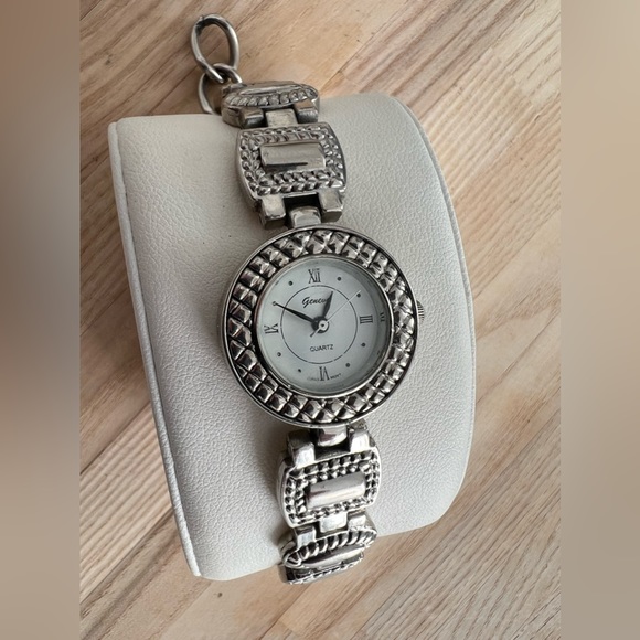 Geneva Ladies Watch Stainless Toggle Bracelet Round White Dial - Picture 3 of 11